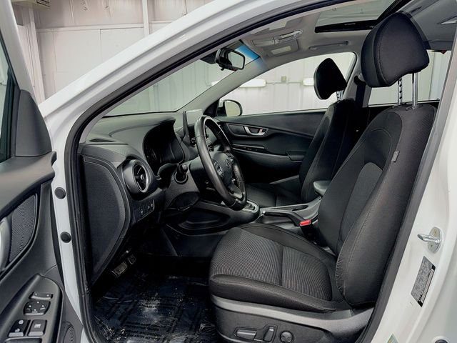Used 2023 White Hyundai SEL image 12