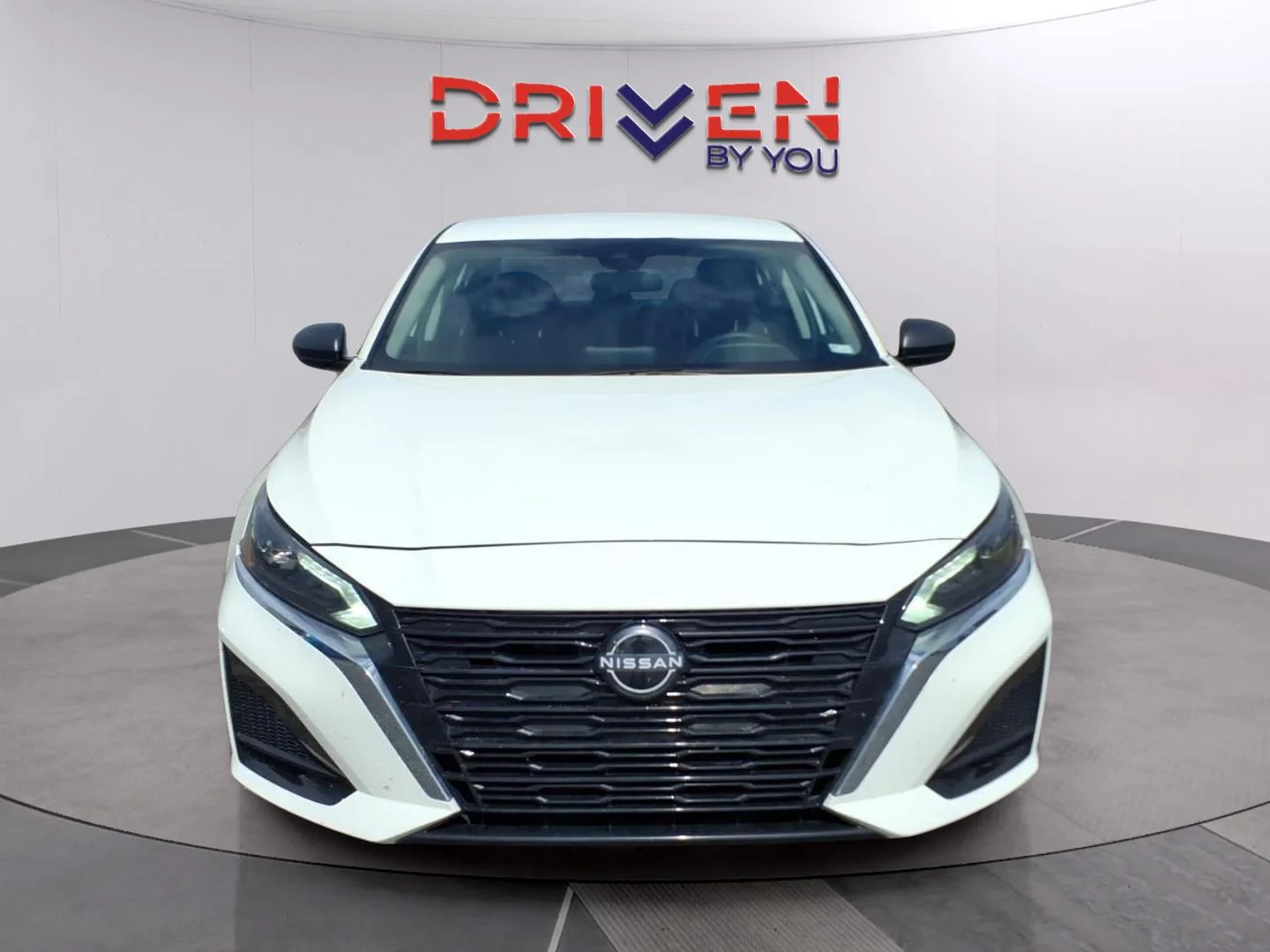 Used 2025 Glacier White Nissan SV image 8