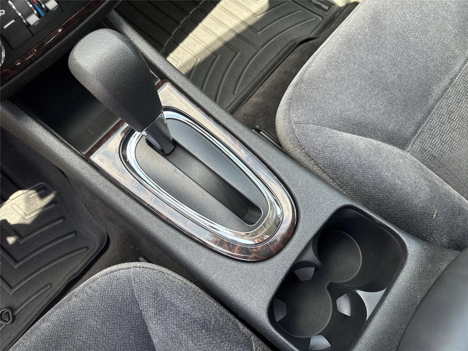 Used 2015 SUMMIT WHITE Chevrolet LT image 26