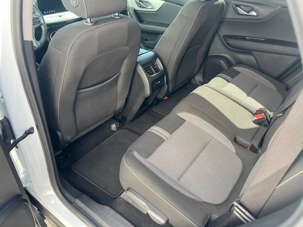 Used 2025 Summit White Chevrolet LT image 20