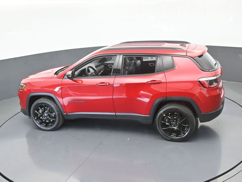 New 2026 Red Hot Pearlcoat Jeep Latitude image 41
