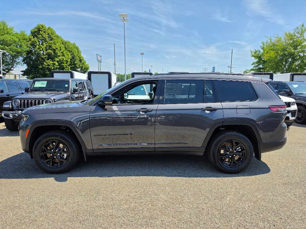 New 2026 Baltic Gray Metallic Clear-Coat Exterior Paint Jeep Altitude image 8