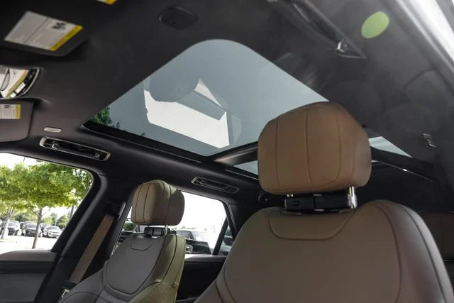 New 2026  Land Rover SE image 5