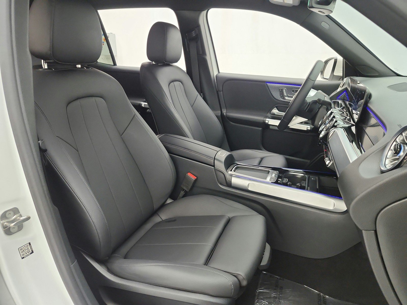 Used 2025 Polar White Mercedes-Benz GLB 250 SUV image 19