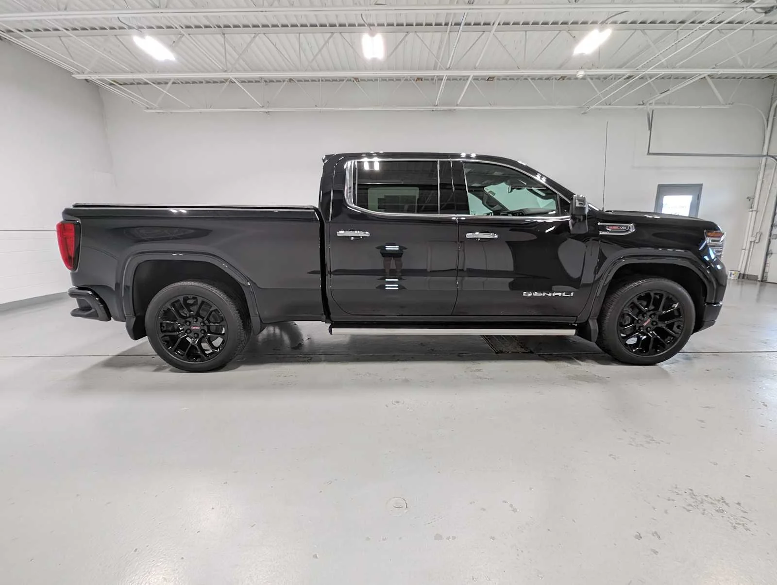 Used 2023 Onyx Black GMC Denali image 7