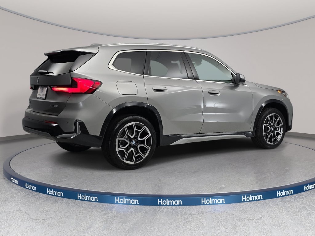 New 2026 Space Silver Metallic BMW xDrive28i image 5