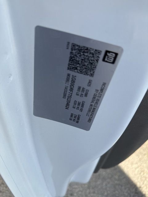 New 2025 Summit White Chevrolet 1WT image 16