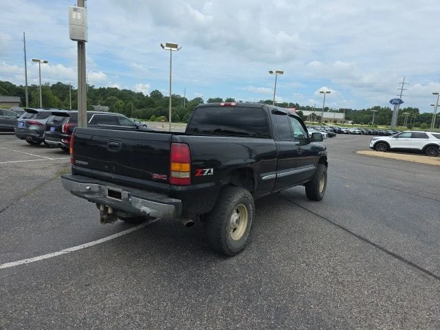 Used 2001 Black GMC SLE image 3