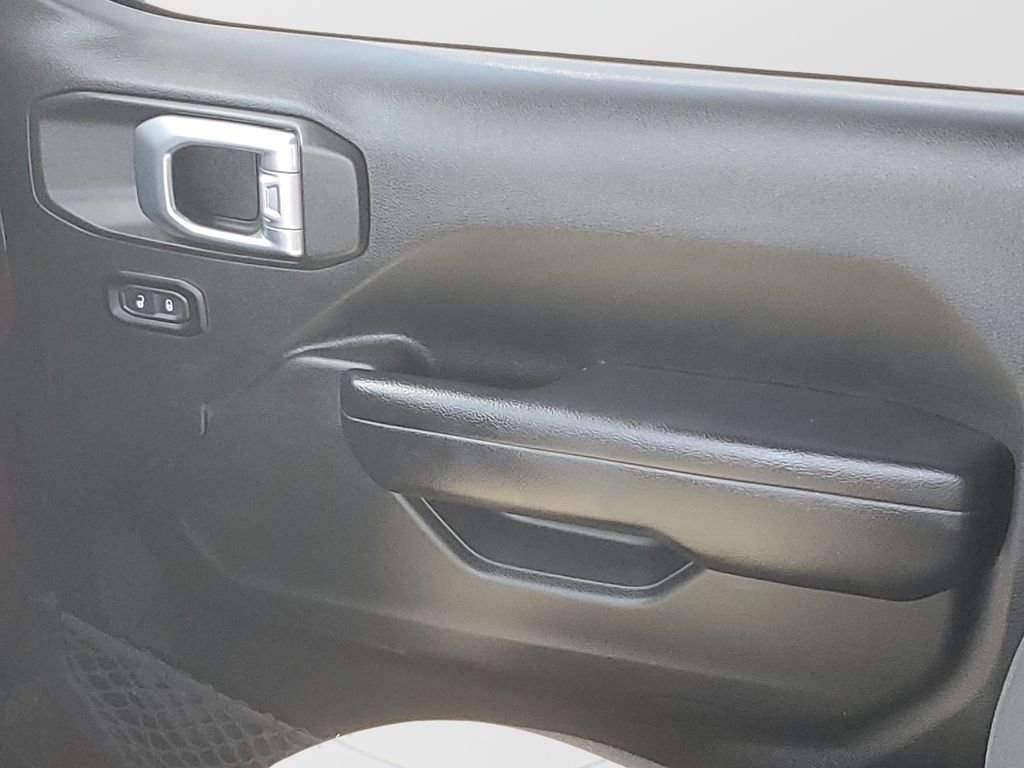 Used 2021  Jeep Sport image 13