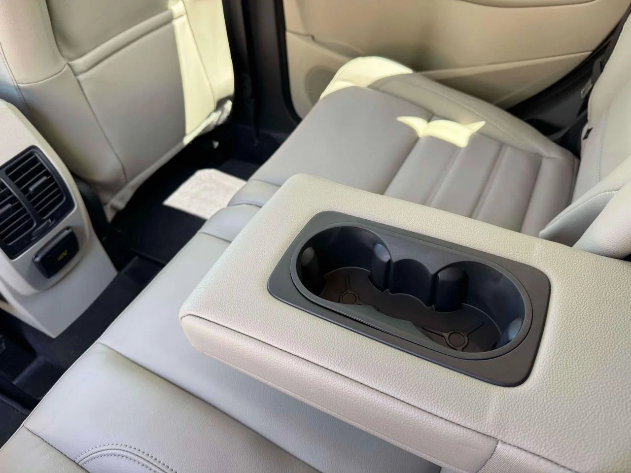 Used 2019 White Platinum Clearcoat Metallic Ford Titanium image 17