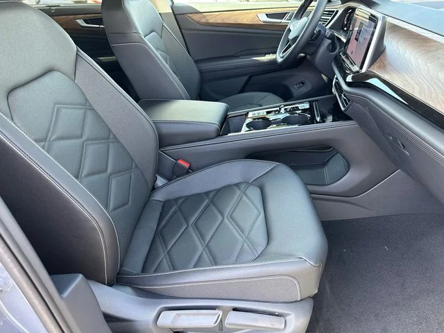 New 2026 Pure Gray Volkswagen 2.0T SE w/Technology image 18