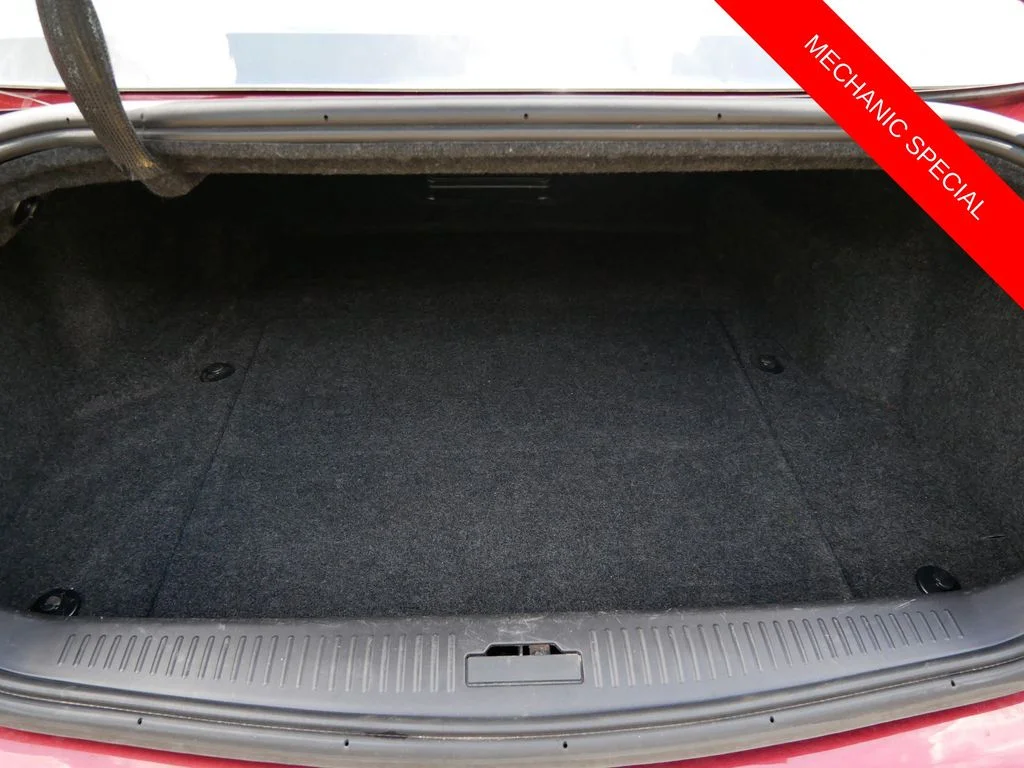 Used 2009 Red Cadillac V8 image 10