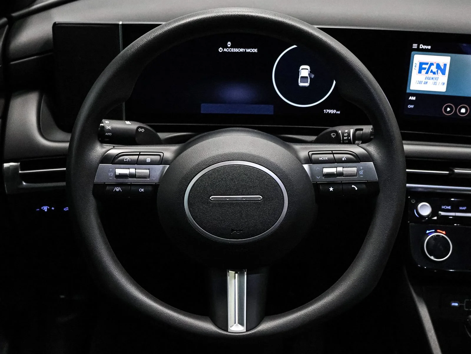 Used 2025 Black Hyundai SEL Activity image 33