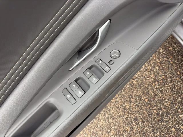 Used 2025 Metal Hyundai SEL Convenience image 18