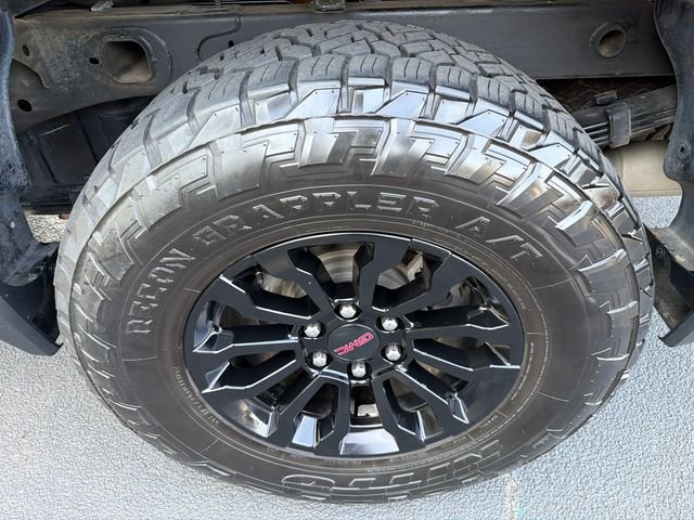 Used 2022 Silver GMC AT4X image 19
