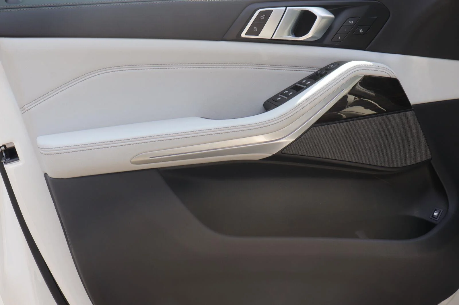 Used 2024 Alpine White BMW xDrive50e image 11