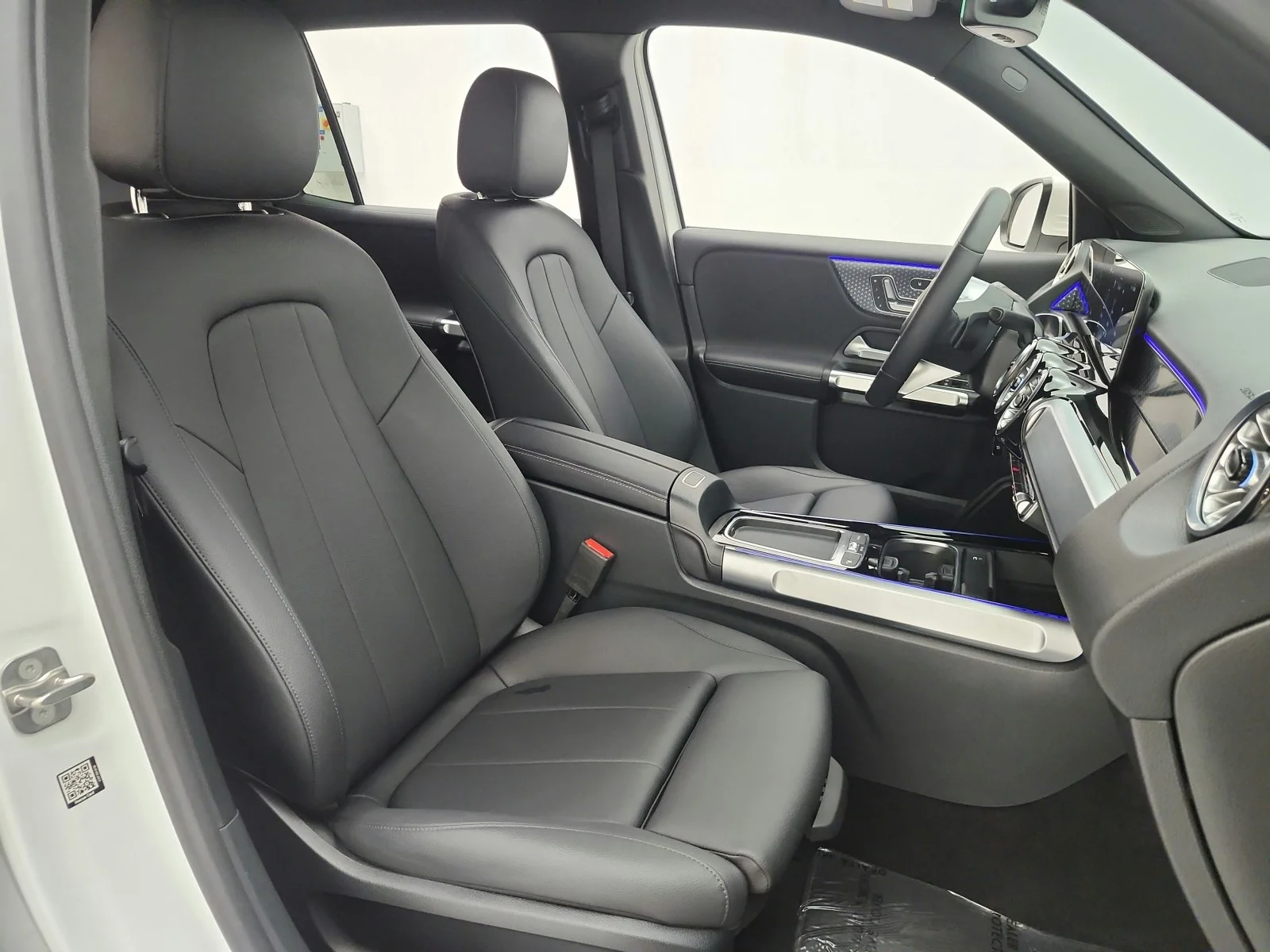 Used 2025 Polar White Mercedes-Benz GLB 250 SUV image 19