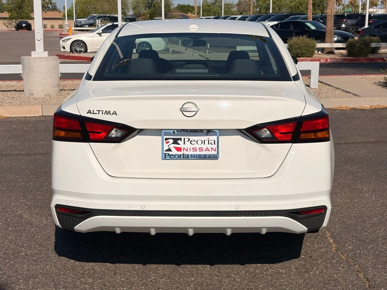 Used 2025 Glacier White Nissan 2.5 SV image 4