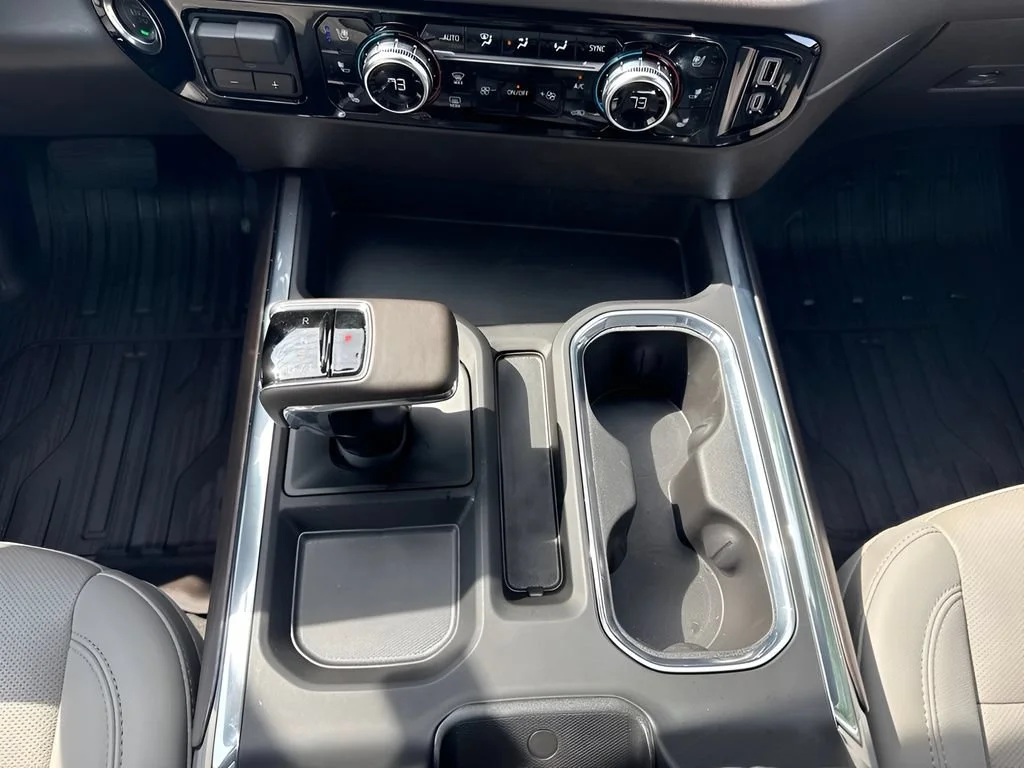 Used 2025 Summit White GMC SLT image 18