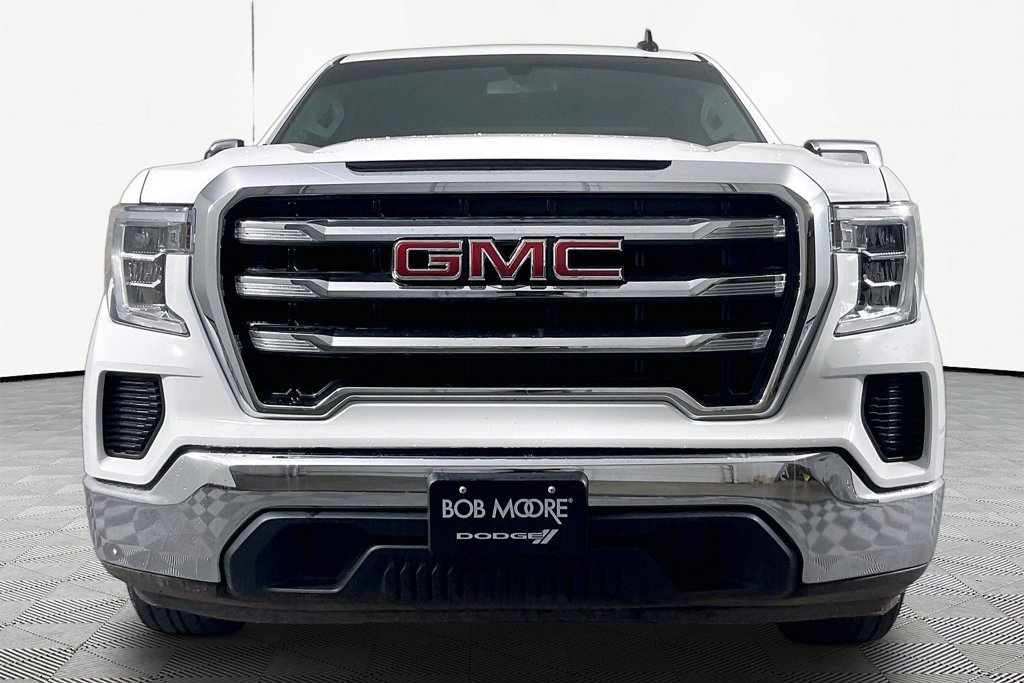 Used 2019 White GMC SLE image 2