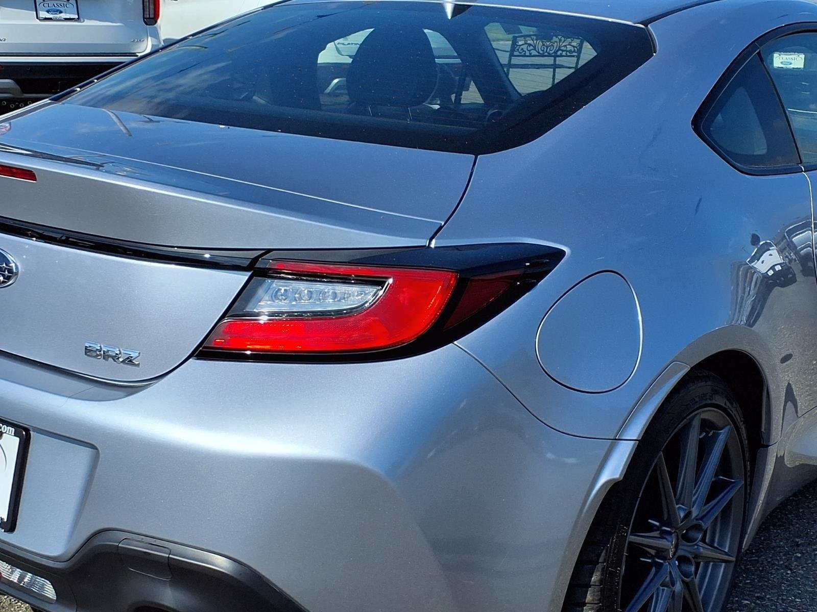 Used 2023 Ice Silver Metallic Subaru Limited image 17
