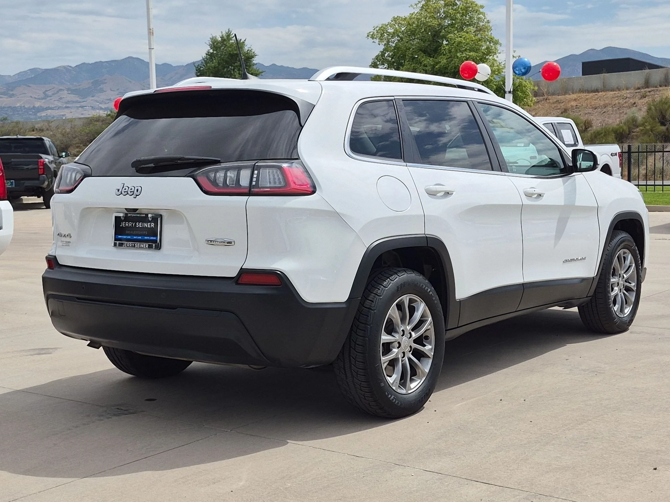 Used 2019 Bright White Clearcoat Jeep Latitude Plus image 5