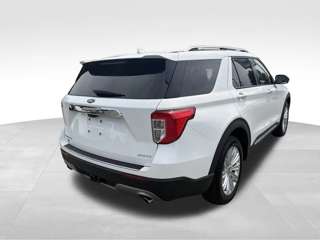 Used 2023 White Ford Limited image 5