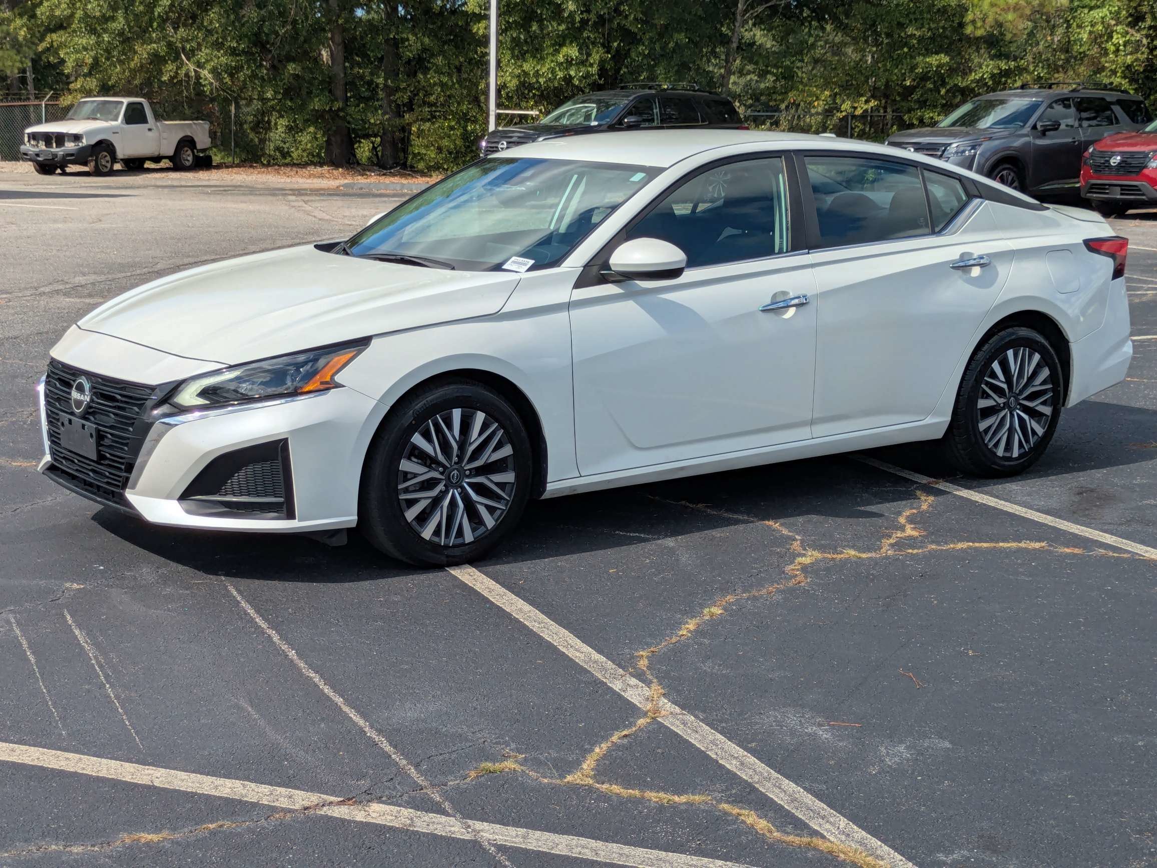 Used 2023 White Nissan 2.5 SV image 7
