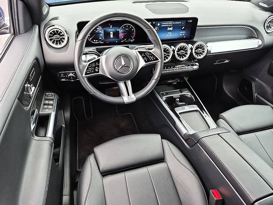 Used 2024 Blue Mercedes-Benz GLB 250 image 31