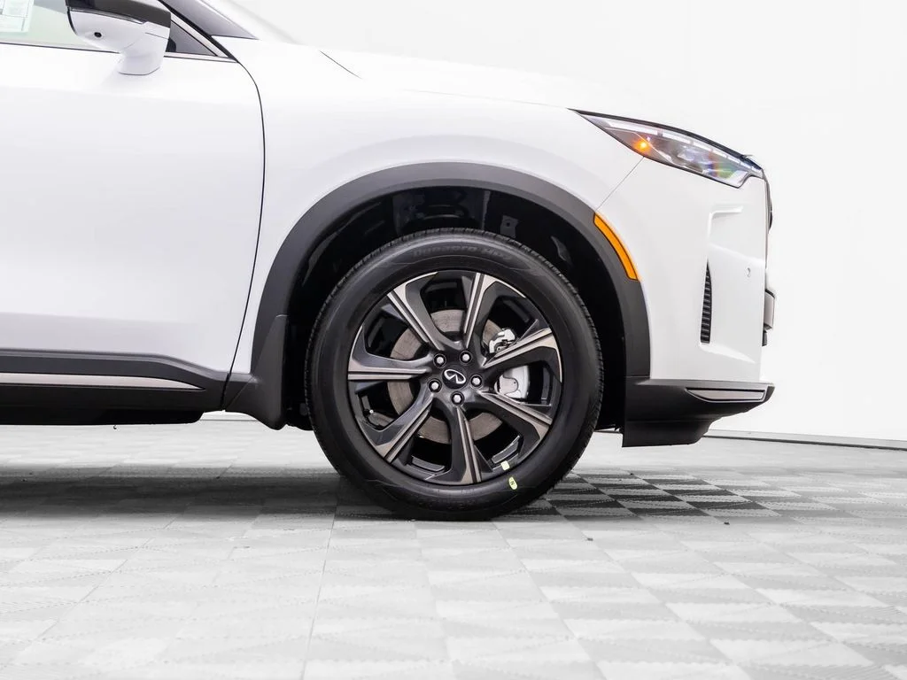 New 2027 2T RAD WHT INFINITI Autograph AWD image 32