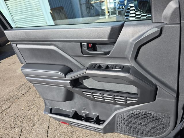 2025 Toyota Tacoma SR5 - Photo 25