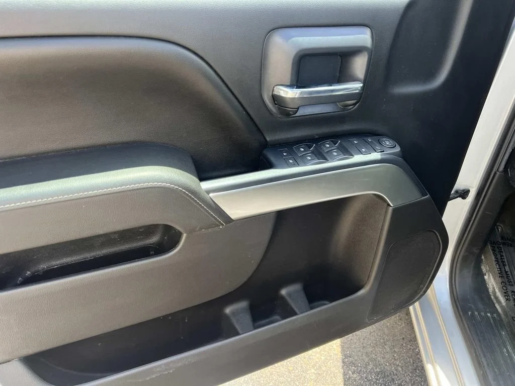 Used 2017 SILVER ICE METALLIC Chevrolet LT image 13