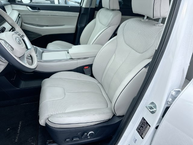 Used 2025 White Hyundai Calligraphy image 22