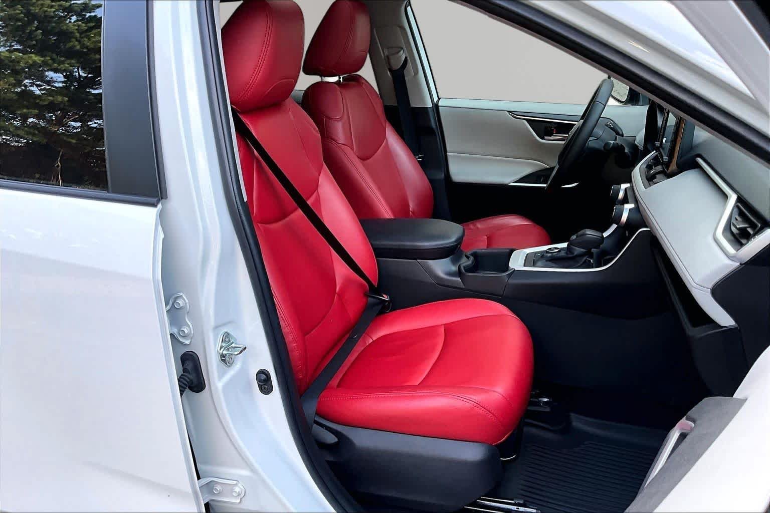 Used 2022 White Toyota Hybrid XLE image 9