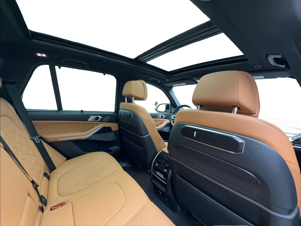 Used 2025 Gray BMW M60i image 28