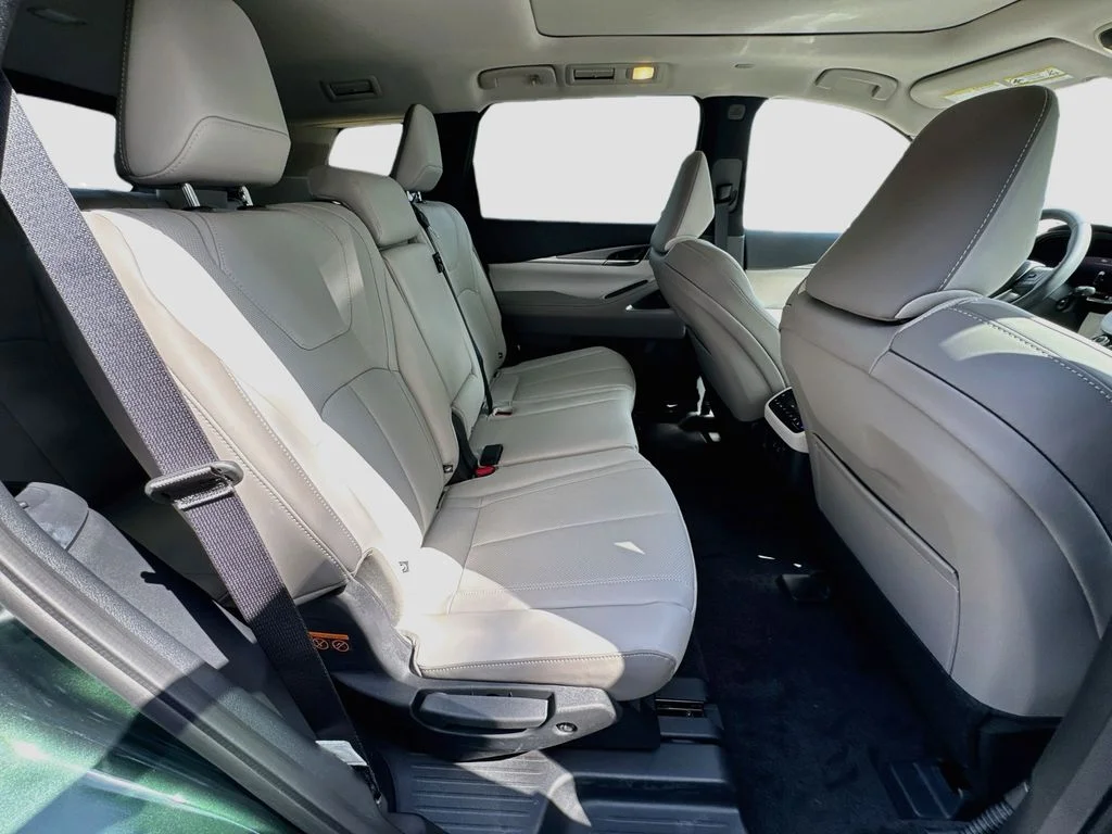 New 2027 DEEP EMERALD INFINITI Luxe FWD image 30