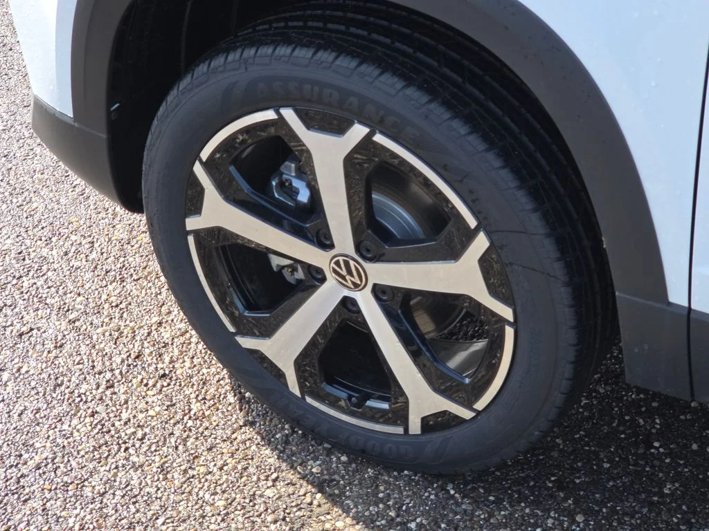 New 2026 Pure White Volkswagen 1.5T SEL image 8