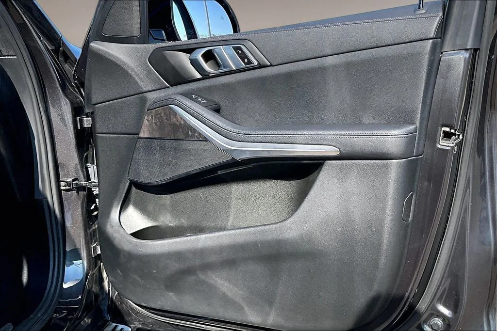 Used 2022 Gray BMW sDrive40i image 19