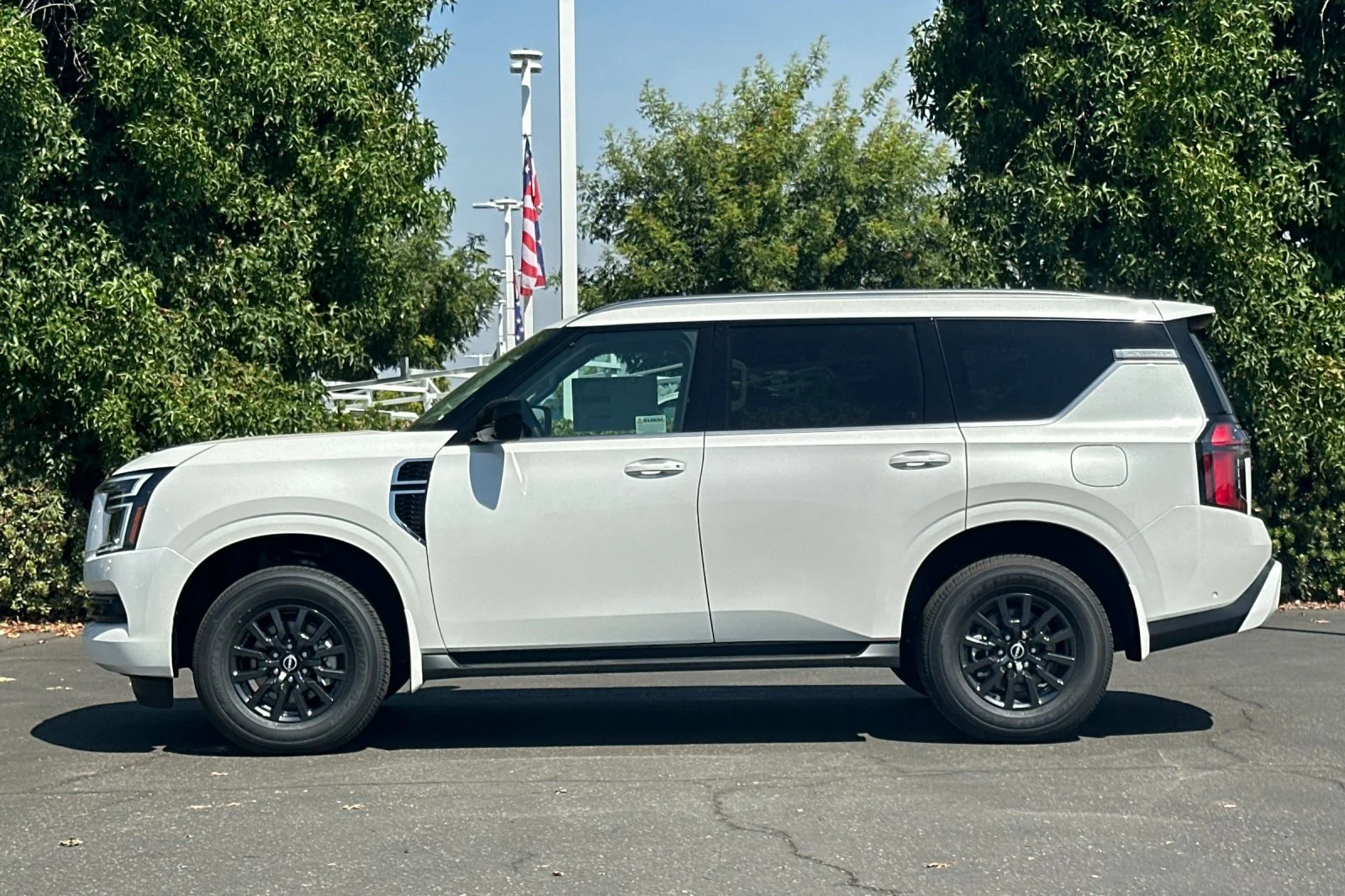 2026 Nissan Armada SV - Photo 7