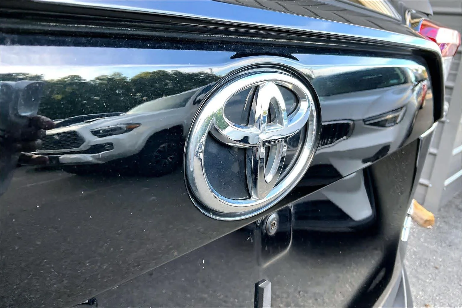 Used 2024 Midnight Black Metallic Toyota XLE image 30