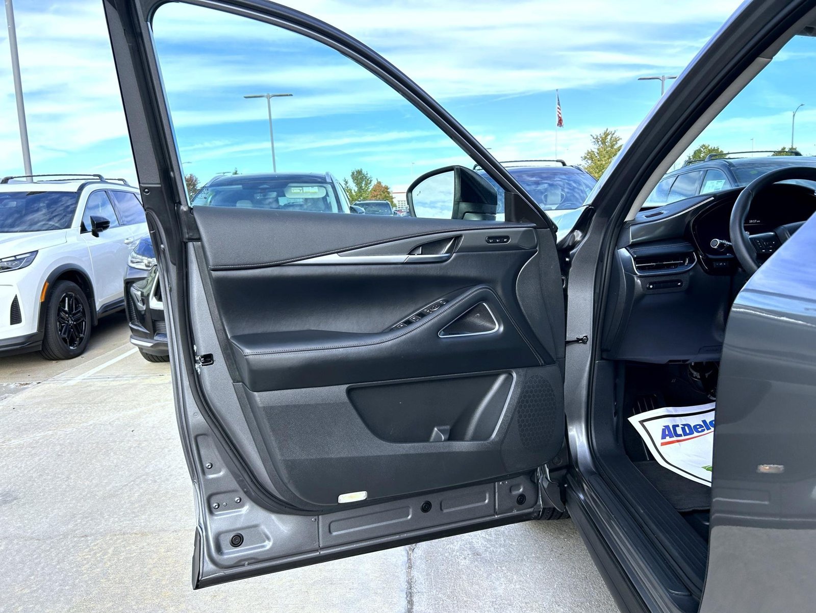 Used 2026 Gray INFINITI LUXE image 9