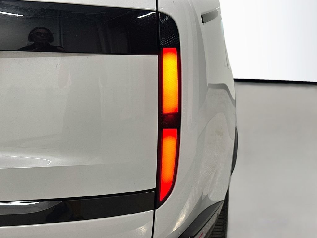 Certified Used 2025 White Land Rover SE image 33