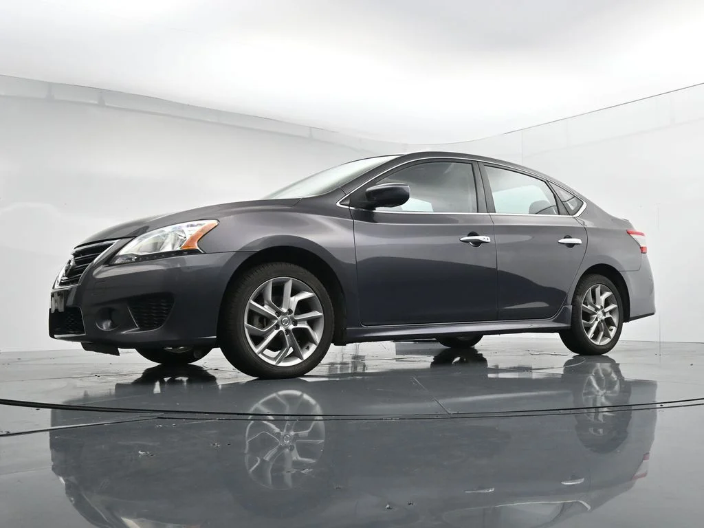 Used 2014 Gray Nissan SR image 30