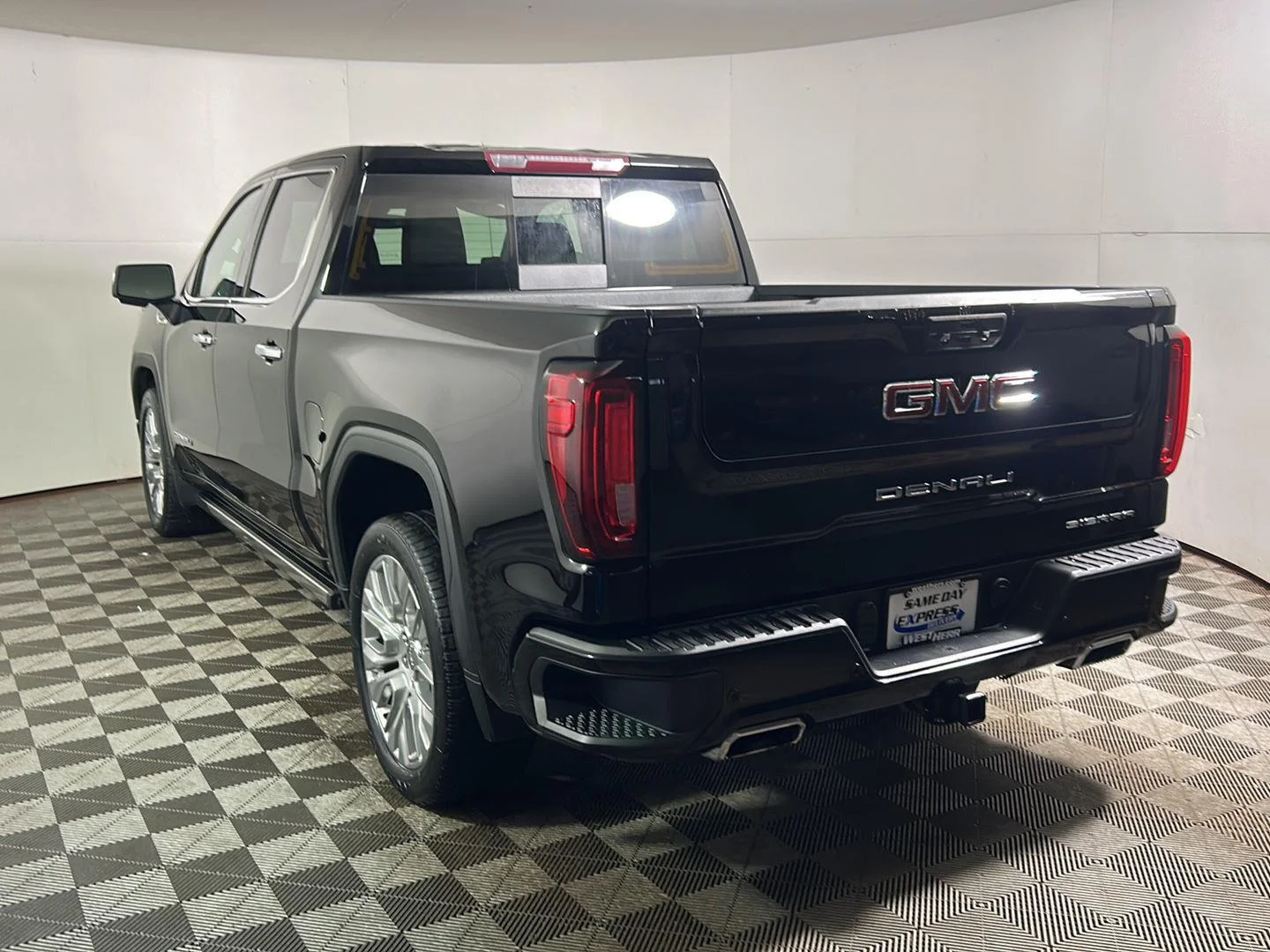 Used 2022 Onyx Black GMC Denali image 11