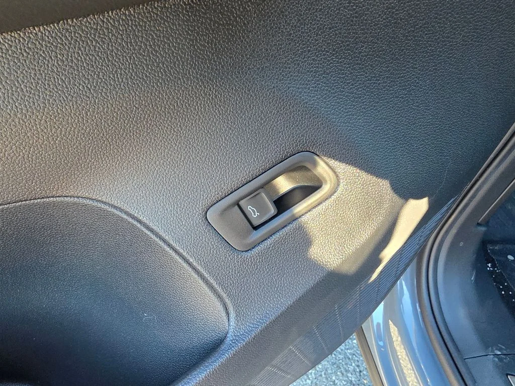 New 2026 Pure Gray Volkswagen 2.0T SE w/Technology image 13