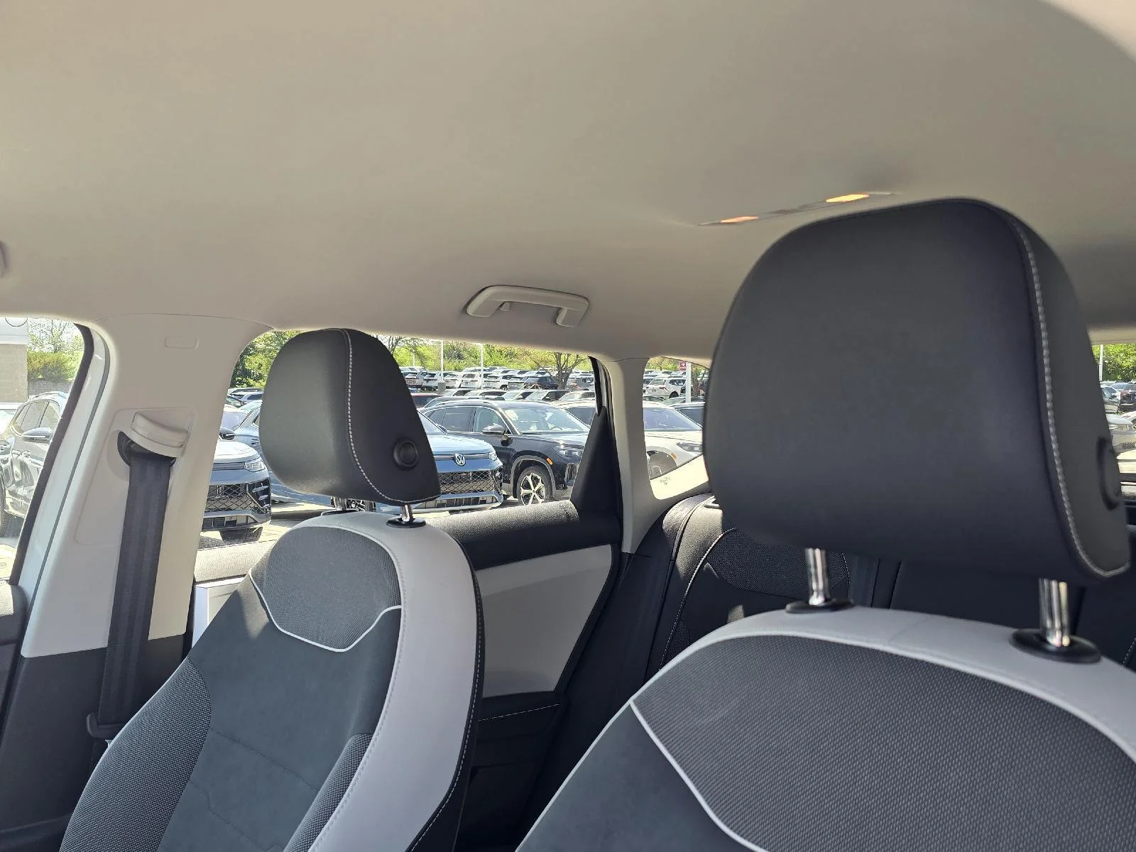 Certified Used 2025 WHITE Volkswagen SE image 10