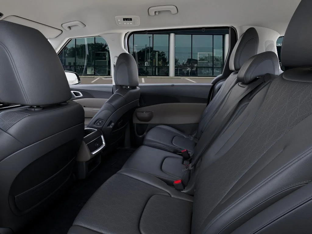 New 2026 Snow White Pearl Kia EX image 19