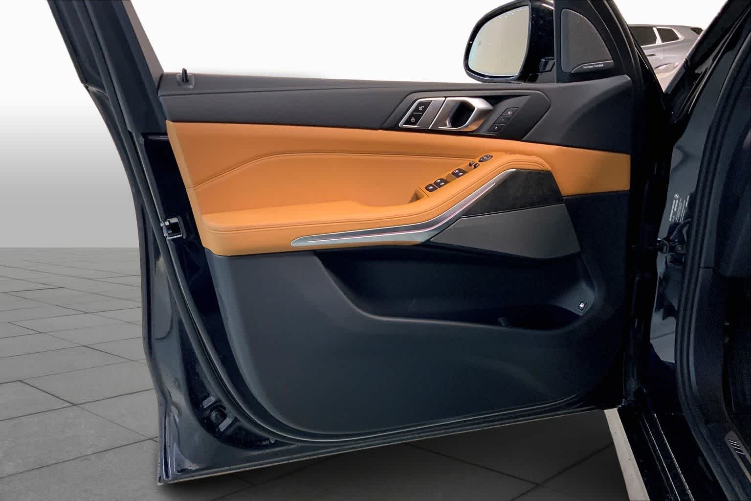 New 2026 Carbon Black Metallic BMW xDrive50e image 10