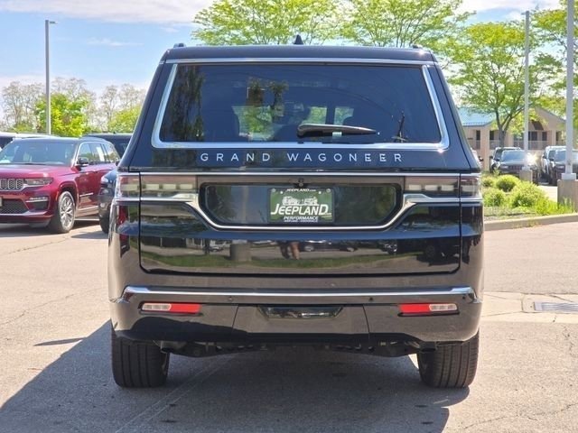 Used 2025 Diamond Black Crystal Pearlcoat Jeep Base image 36