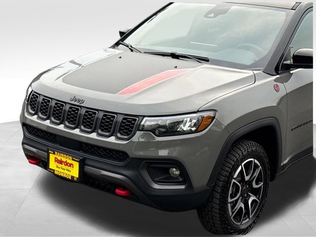 New 2026 Sting-Gray Clear-Coat Exterior Paint Jeep Trailhawk image 8